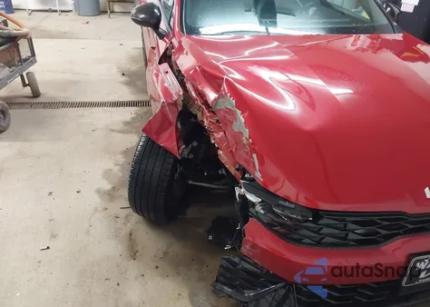 2025 Kia K5 Gt-Line z USA, uszkodzony, nr VIN KNAG64J71S5348117